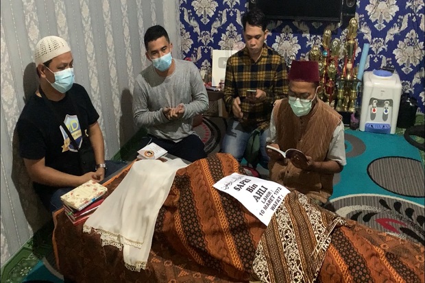 Tiba di Rumah Duka,...