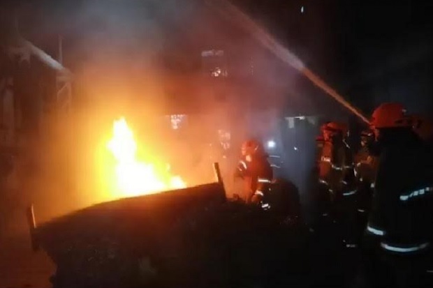 Gedung TC Pindad Terbakar...