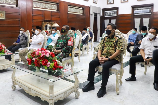 Salat Idul Fitri di...