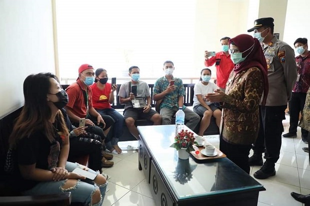 Pulang Dari Luar Negeri...