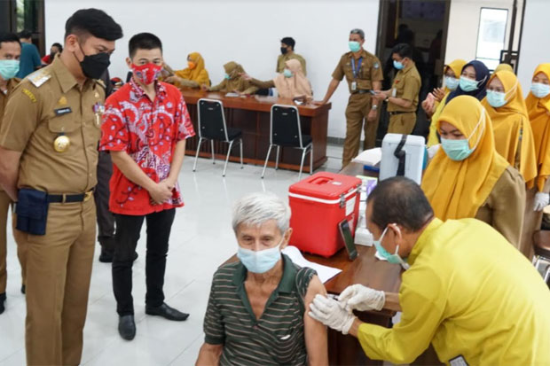 Pemkab Gowa Gelar Vaksinasi...