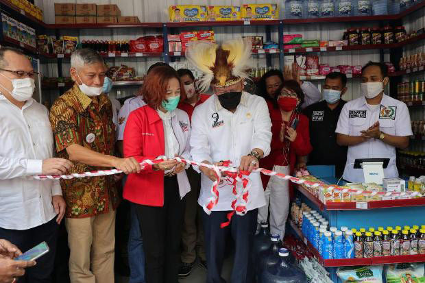 Usai Resmikan Warung...
