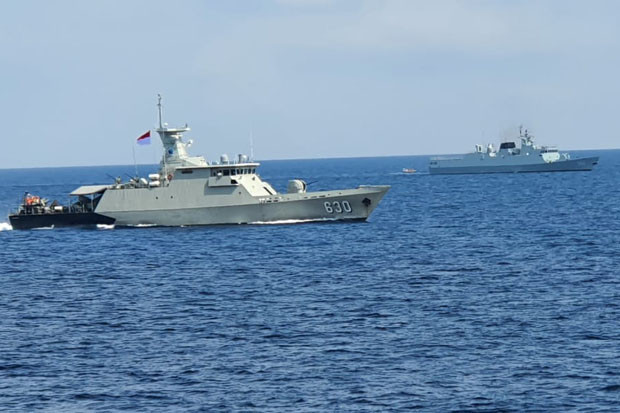 2 KRI TNI AL Latihan...