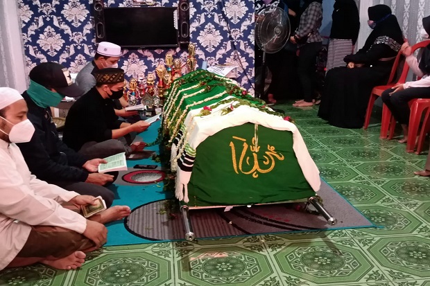 Sapri Pantun Dimakamkan...