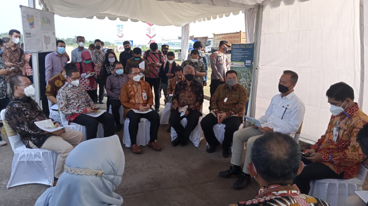 Tinjau Kawasan Industri...