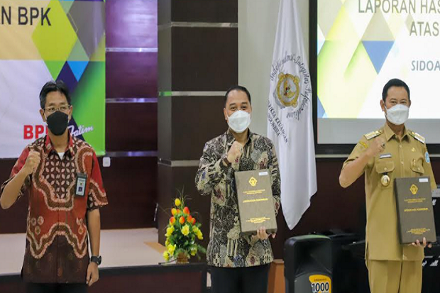 Surabaya Pertahankan...