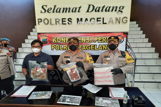 Dihamili Pacarnya, Pelajar...