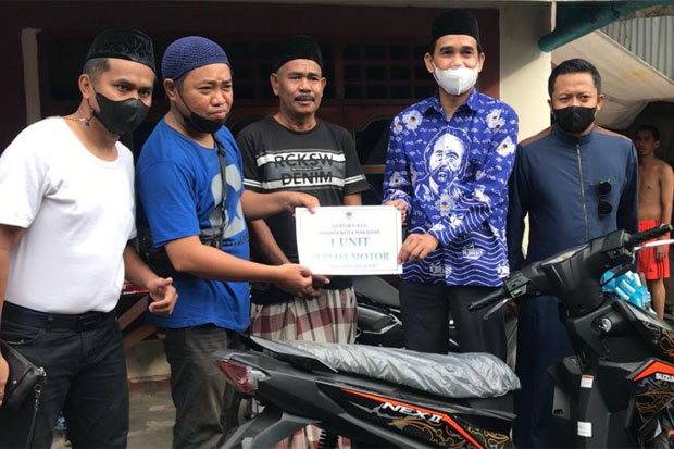 Dapat Hadiah Motor dari...