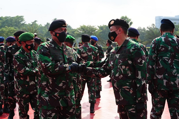 5 Perwira Marinir Naik...