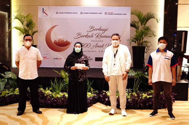 Berbagi Berkah Ramadhan,...
