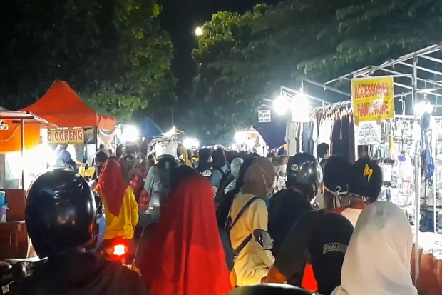 Pasar Tanah Abang Ditutup,...