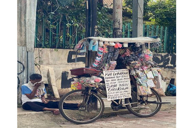 Dagangan Tak Laku, Bapak...