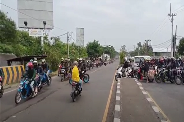 Terjebak Macet, Pemudik...
