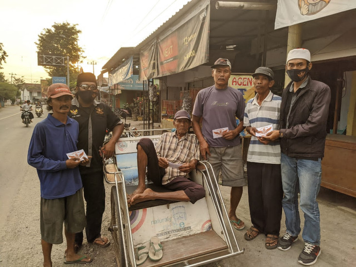 300 Tukang Becak di...