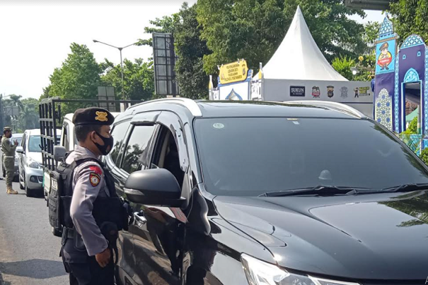 Tak Miliki Surat Perjalanan,...