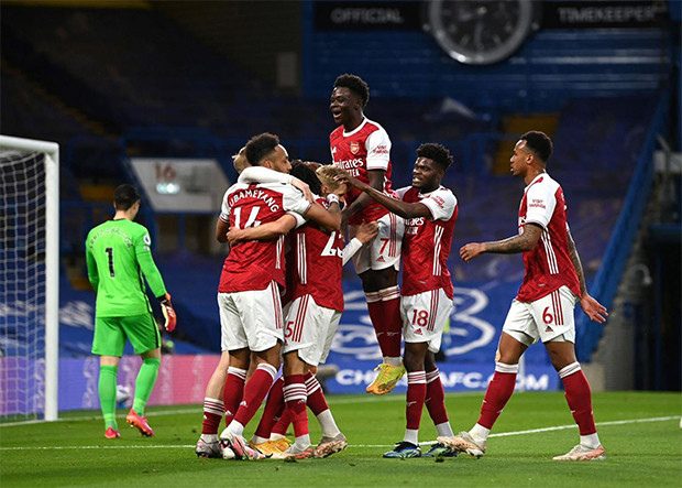 Kejutan, Arsenal Curi...