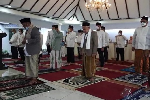 Berjalan Hikmat dan...