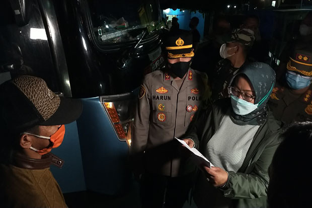 Bus Nakal Ketahuan Angkut...