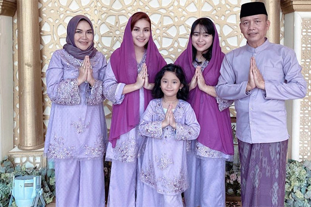 Nuansa Ungu Tema Baju...