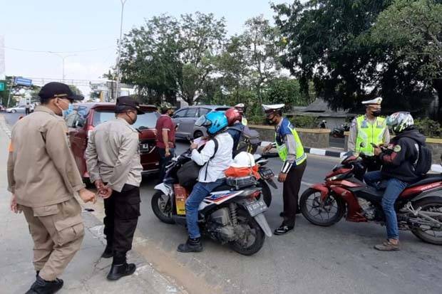 Hari Pertama Lebaran,...