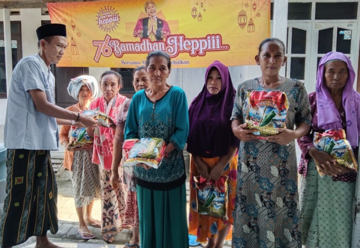 Merayakan Idul Fitri...