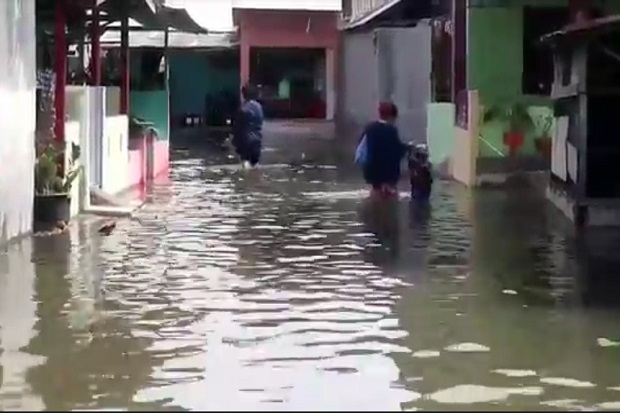 Warga Medan Belawan...