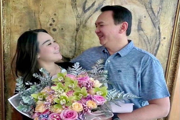 Istri Ulang Tahun Hari...
