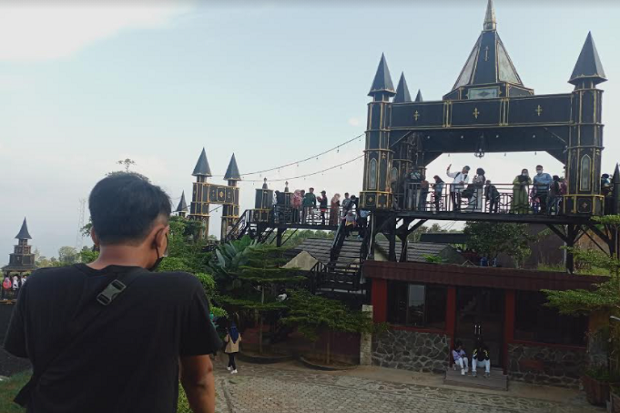 Dilengkapi Villa, Wisata...