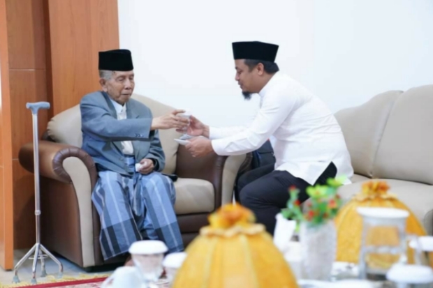 Kenang AGH Sanusi Baco,...