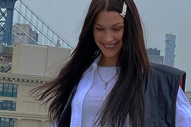 Bella Hadid Ikut Aksi...
