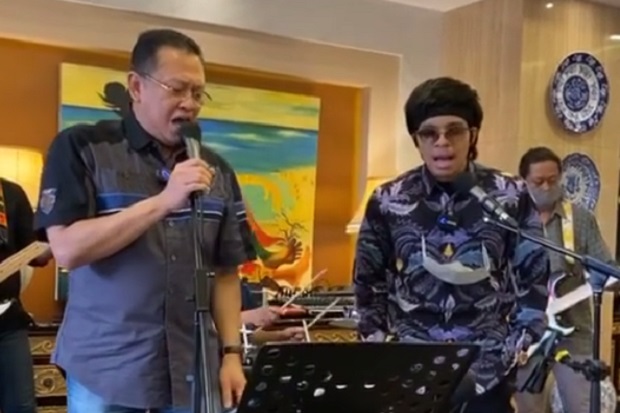 Bambang Soesatyo dan...