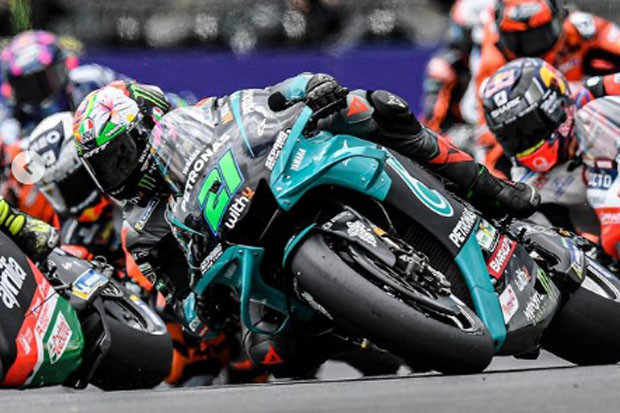 Sempat Keluar Lintasan,...