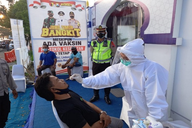 8 Pemudik Mencoba Terobos...