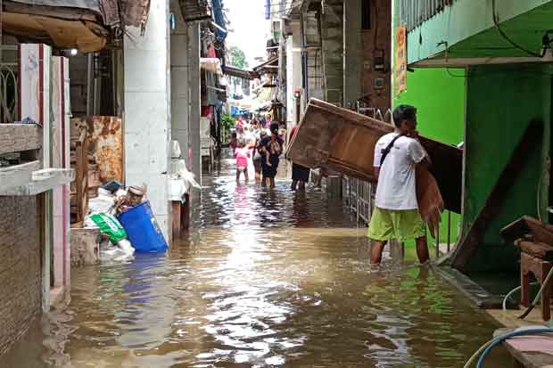 Banjir Kepung 4 RT di...