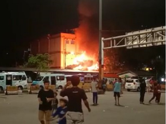 18 Mobil Pemadam Berhasil...