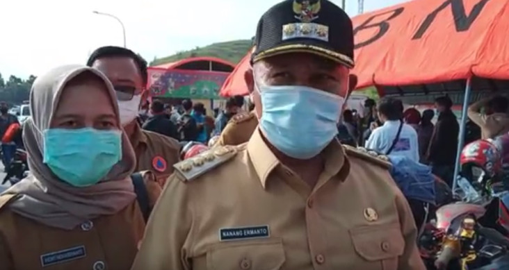 Ribuan Pemudik Berkerumun...
