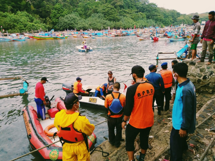 Wisatawan Bandung Hanyut...
