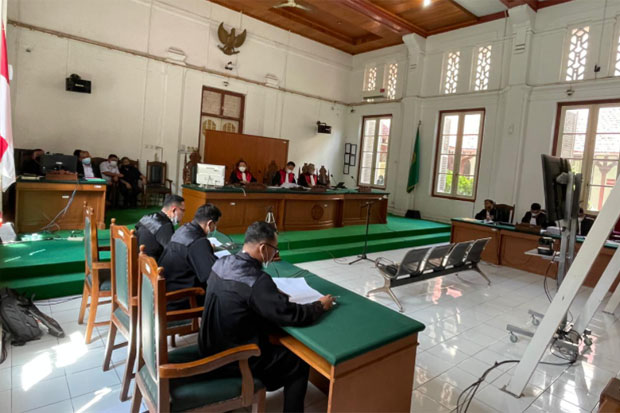 Sidang Perdana, Anggu...