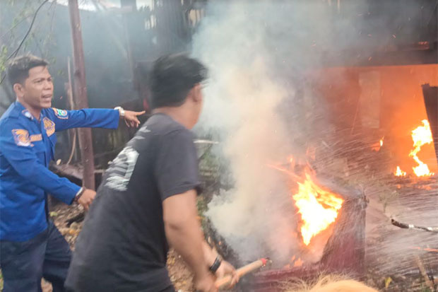 Ditinggal Penghuni,...