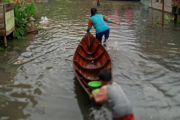 Banjir dan Longsor Terjang...
