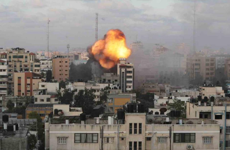 Israel Bombardir Palestina,...