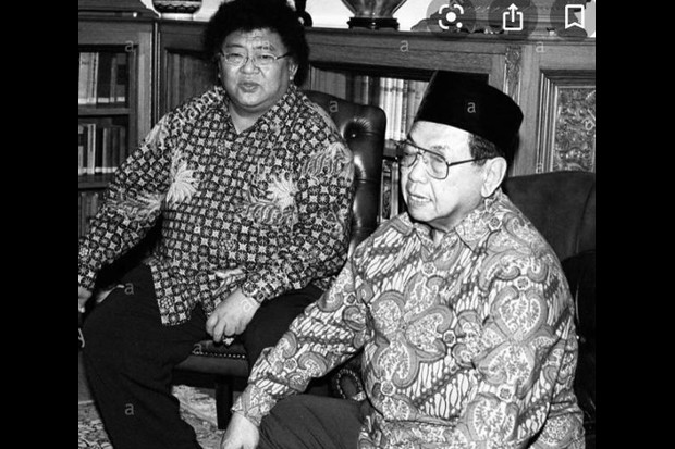 Ganjar Posting Foto...