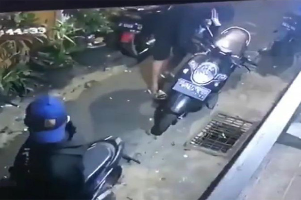 Terekam CCTV, Maling...