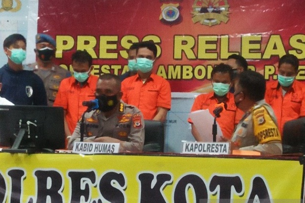 2 Oknum Polisi Jual...