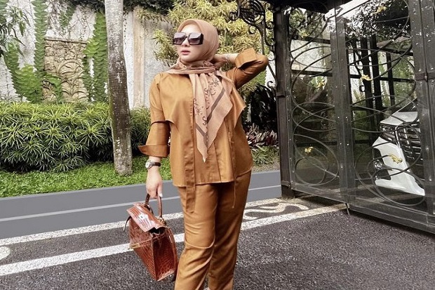 Pakai Baju Rp600 Ribu,...