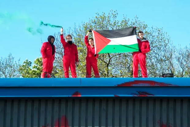 Pengunjuk Rasa Pro-Palestina...