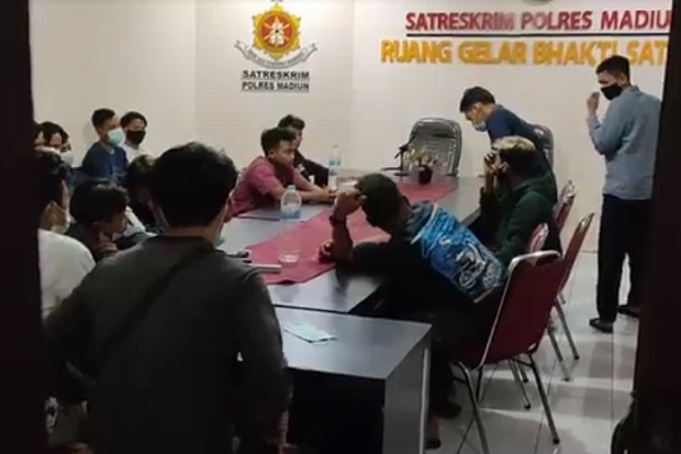 Terbangkan Balon Udara...