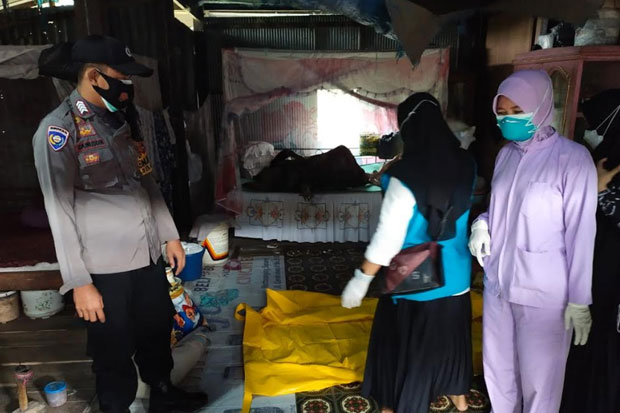 Tinggal Seorang Diri,...