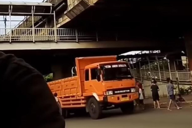 Cari Mati, Sekelompok...