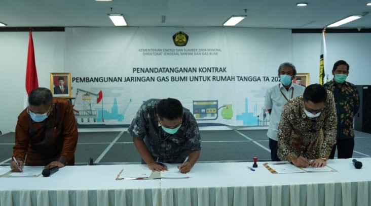 Hutama Karya Garap Proyek...